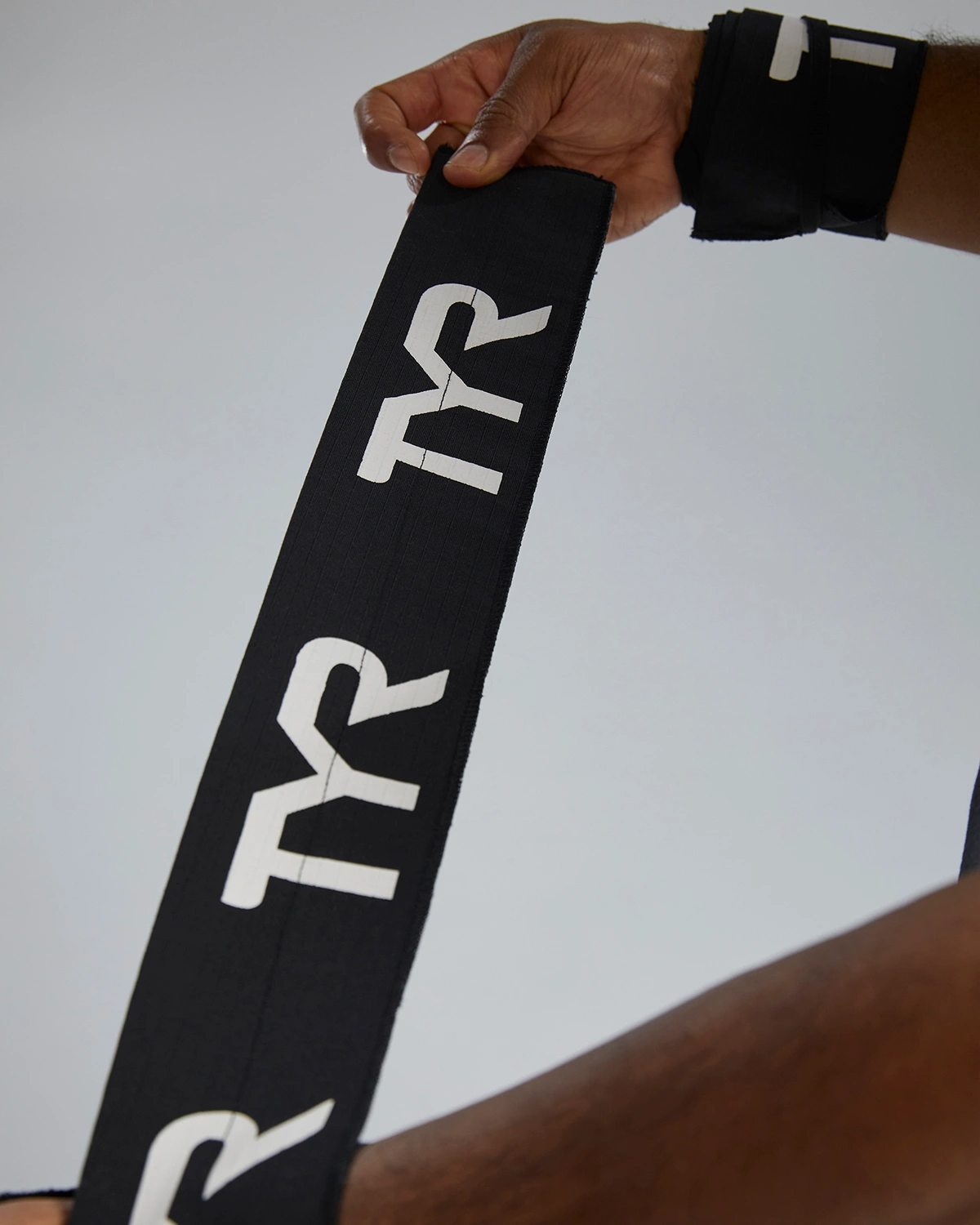 TYR | Muñequeras de Tela Black/White