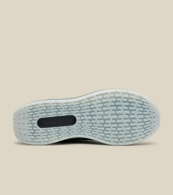 WHILE ON EARTH | Move Trainer Black/Moon