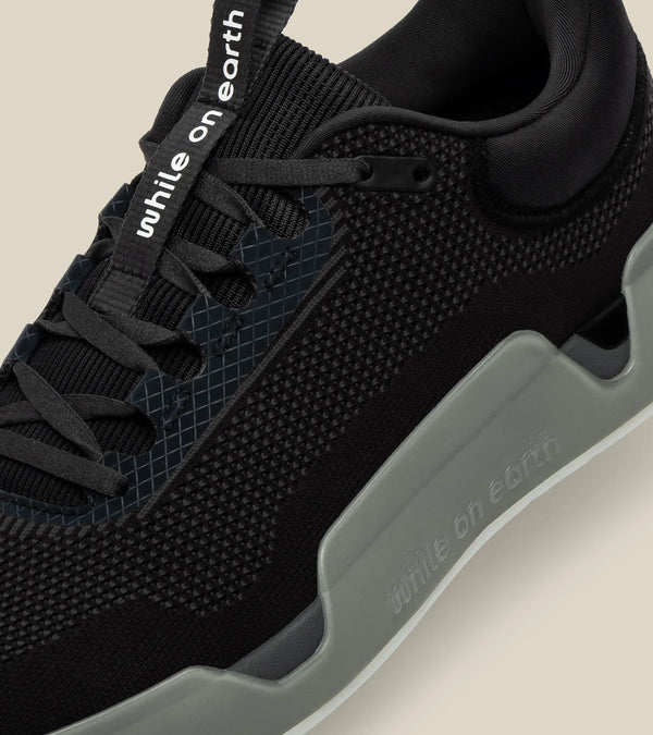 WHILE ON EARTH | Move Trainer Black/Moon