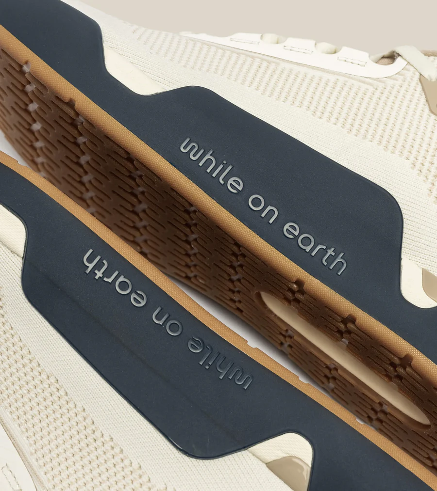 WHILE ON EARTH | Move Trainer Wheat/Midnight