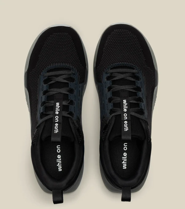 WHILE ON EARTH | Move Trainer Black/Moon