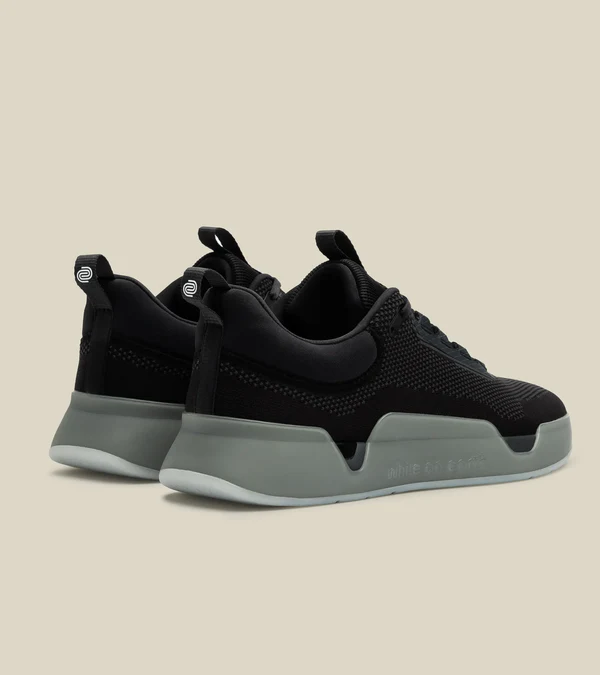 WHILE ON EARTH | Move Trainer Black/Moon