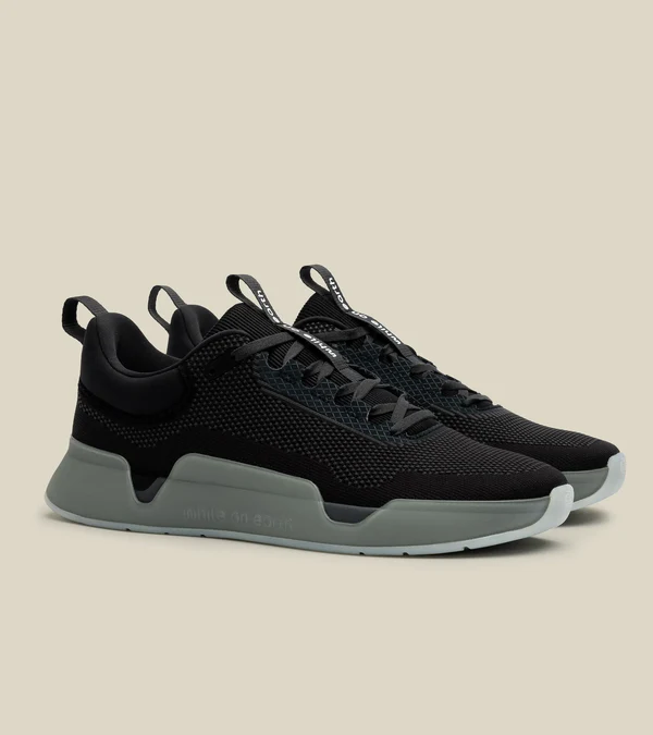 WHILE ON EARTH | Move Trainer Black/Moon