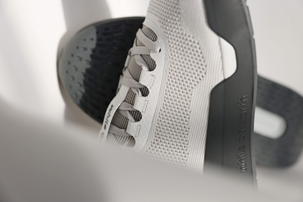 WHILE ON EARTH | Move Trainer Grey/Shadow