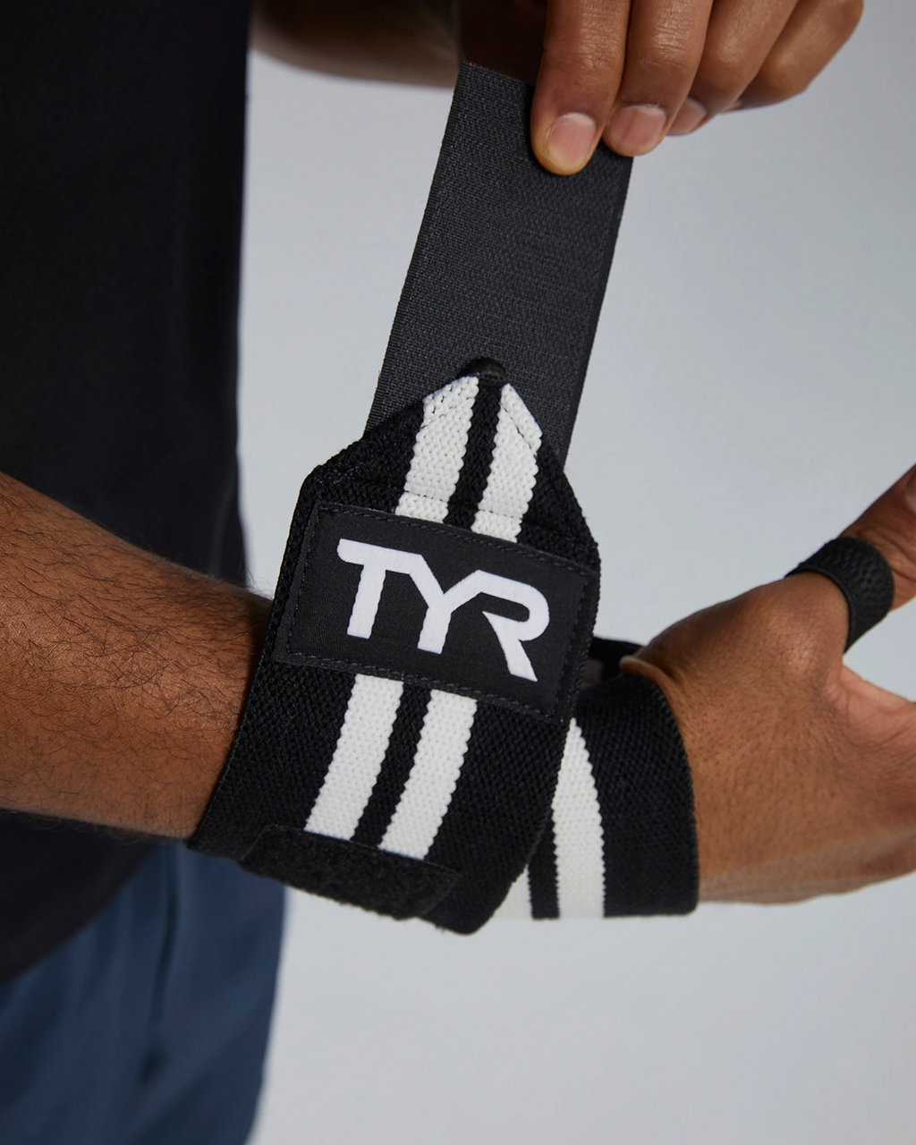 TYR | Muñequeras de Velcro Black/White