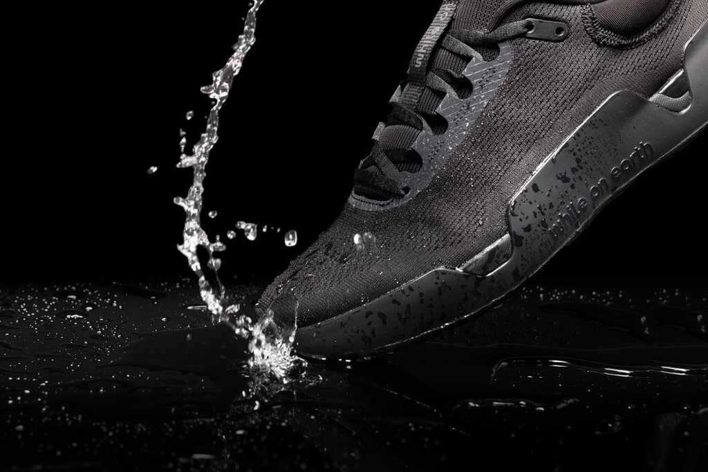 WHILE ON EARTH | Move Trainer Black HydroKnit