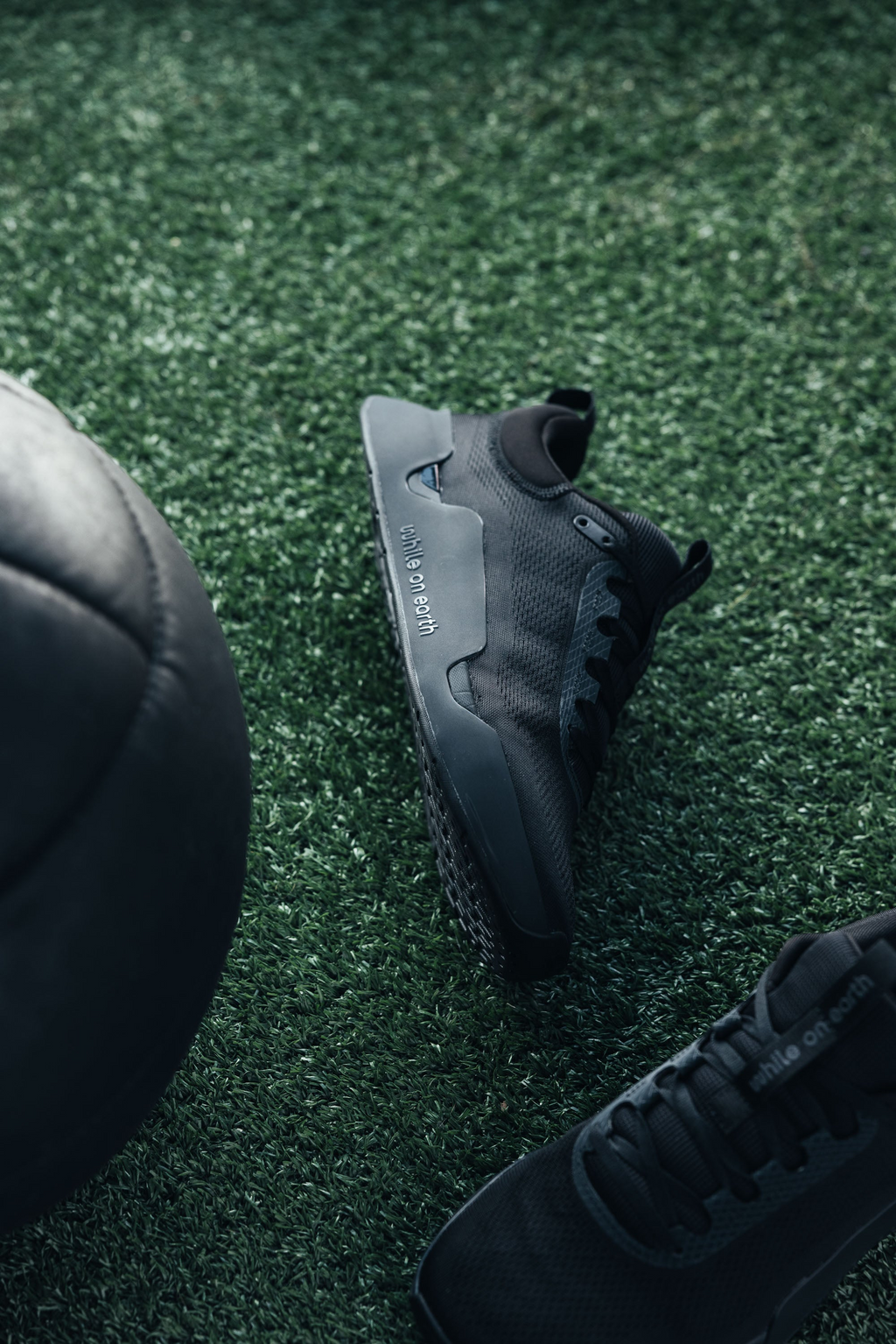 WHILE ON EARTH | Move Trainer Black HydroKnit