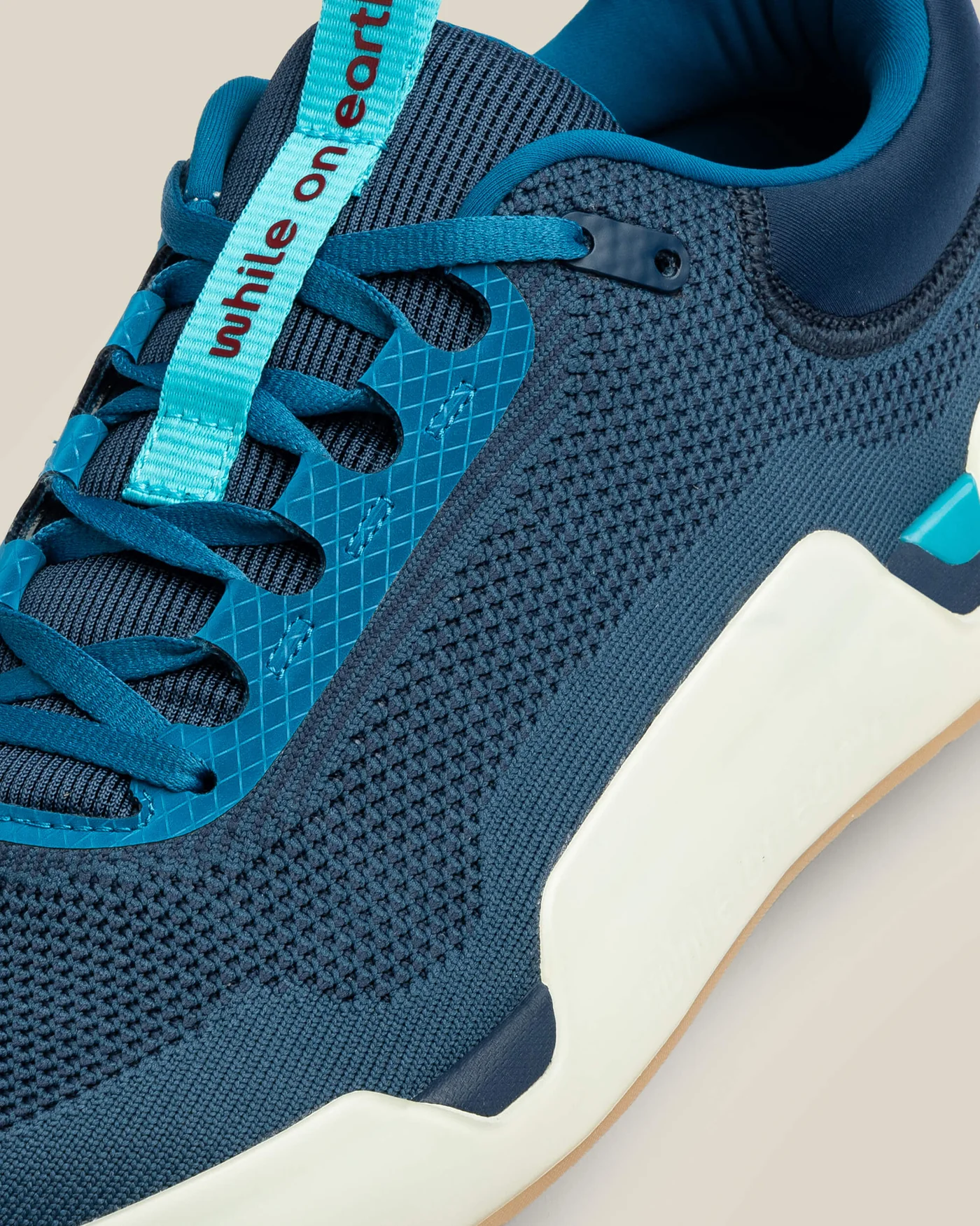 WHILE ON EARTH | Move Trainer Seaport/Oat