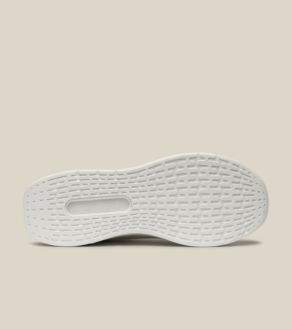 WHILE ON EARTH | Move Trainer White HydroKnit