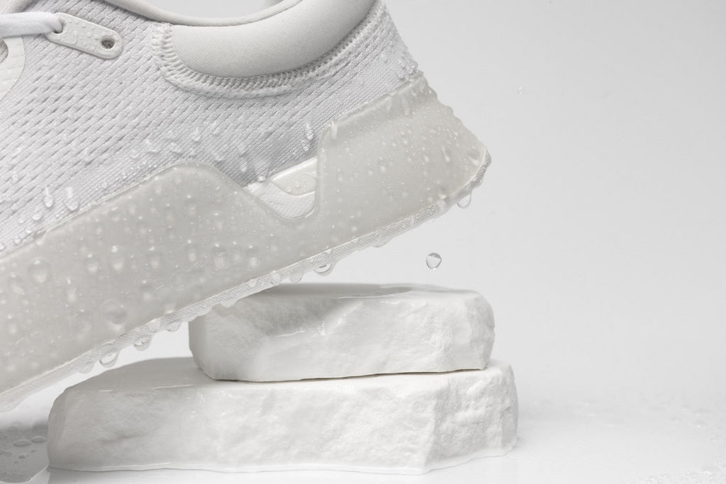 WHILE ON EARTH | Move Trainer White HydroKnit