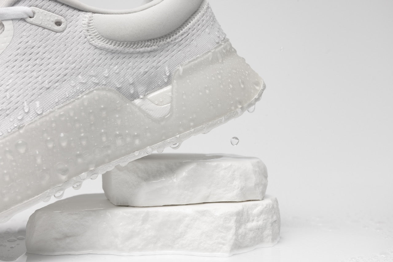 WHILE ON EARTH | Move Trainer White HydroKnit