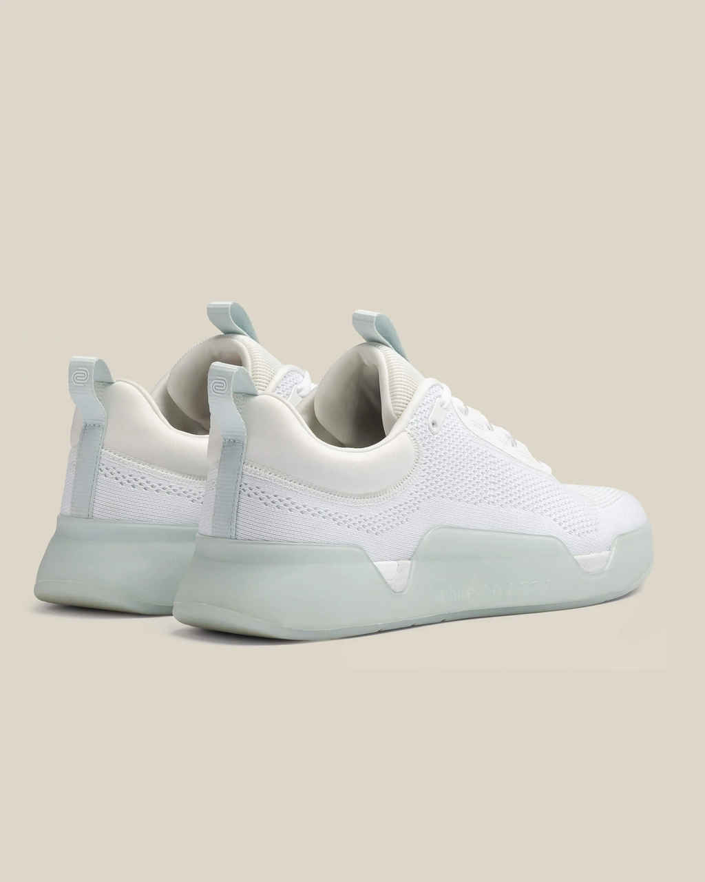 WHILE ON EARTH | Move Trainer White/Mist