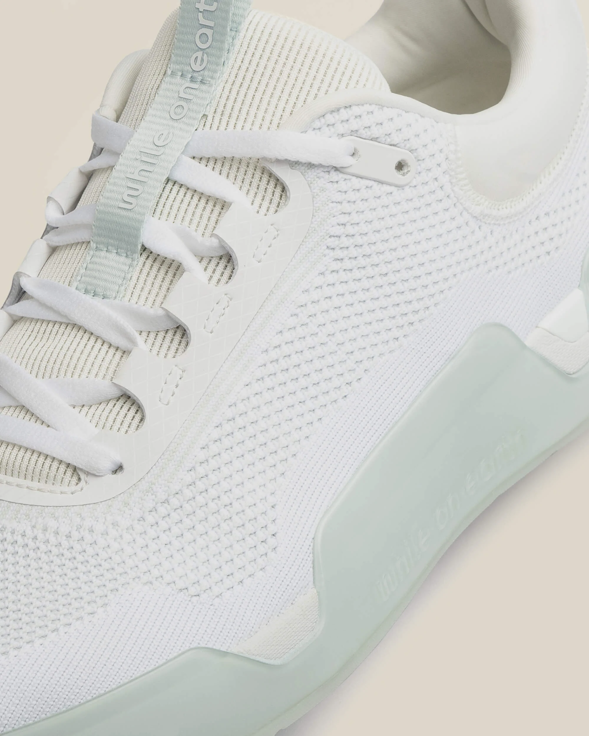 WHILE ON EARTH | Move Trainer White/Mist