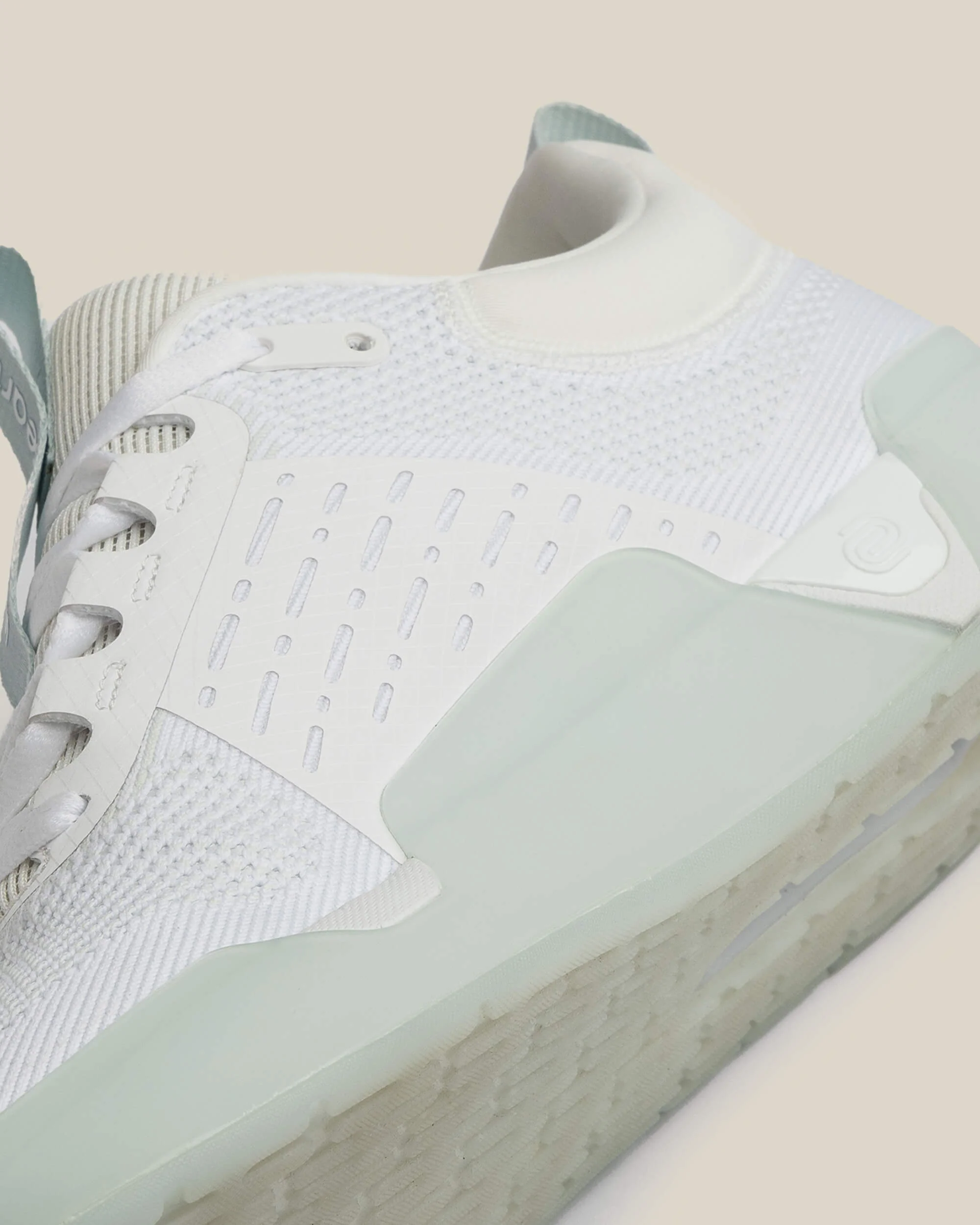 WHILE ON EARTH | Move Trainer White/Mist