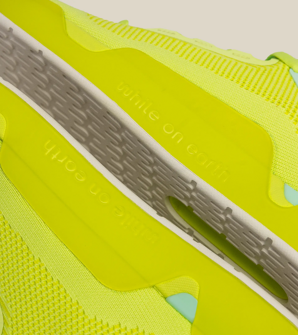 WHILE ON EARTH | Move Trainer Citrus/Sun