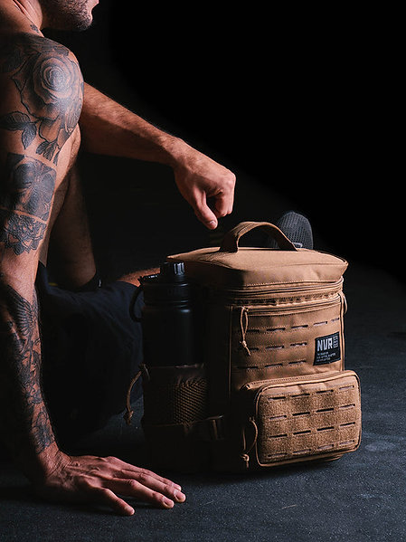 NVR SURRENDER | Commander Lunch Bag Desert Beige