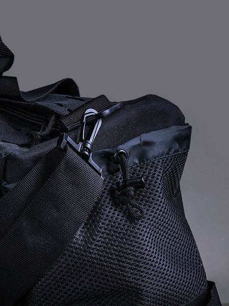 NVR SURRENDER | Commander Duffel Bag Dark Black