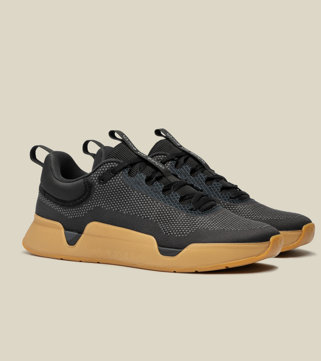 WHILE ON EARTH | Move Trainer Black/Gum