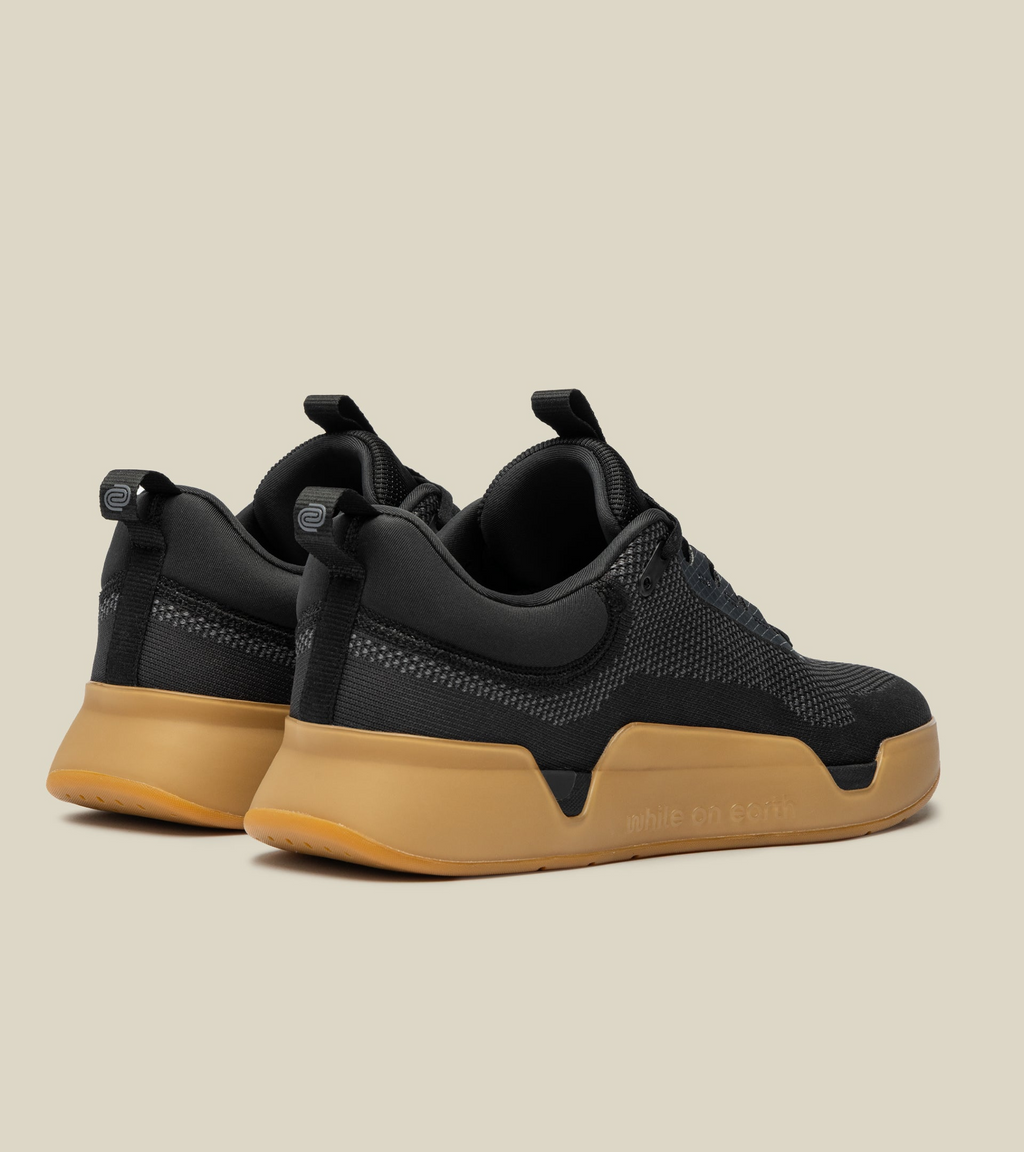 WHILE ON EARTH | Move Trainer Black/Gum