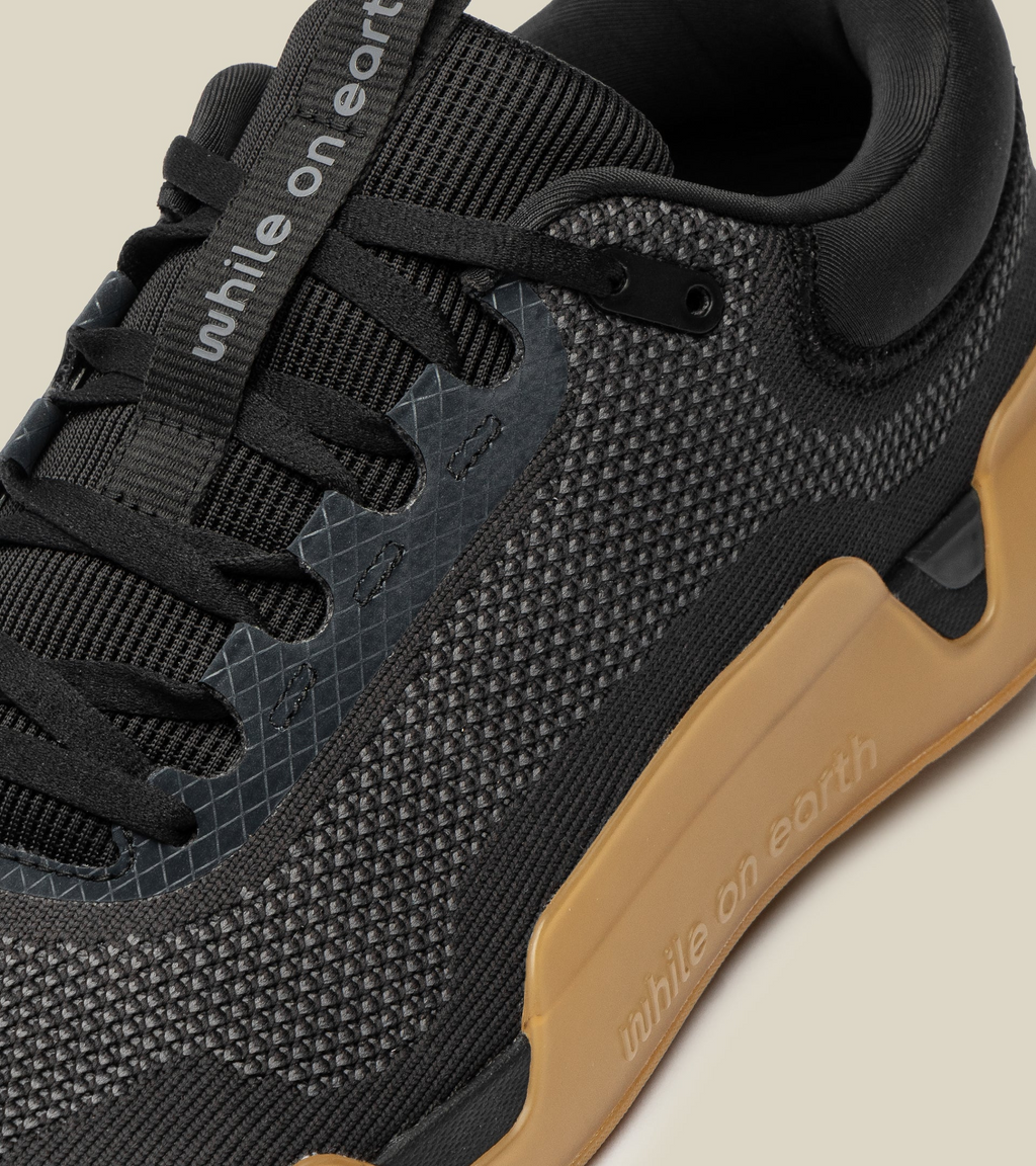 WHILE ON EARTH | Move Trainer Black/Gum