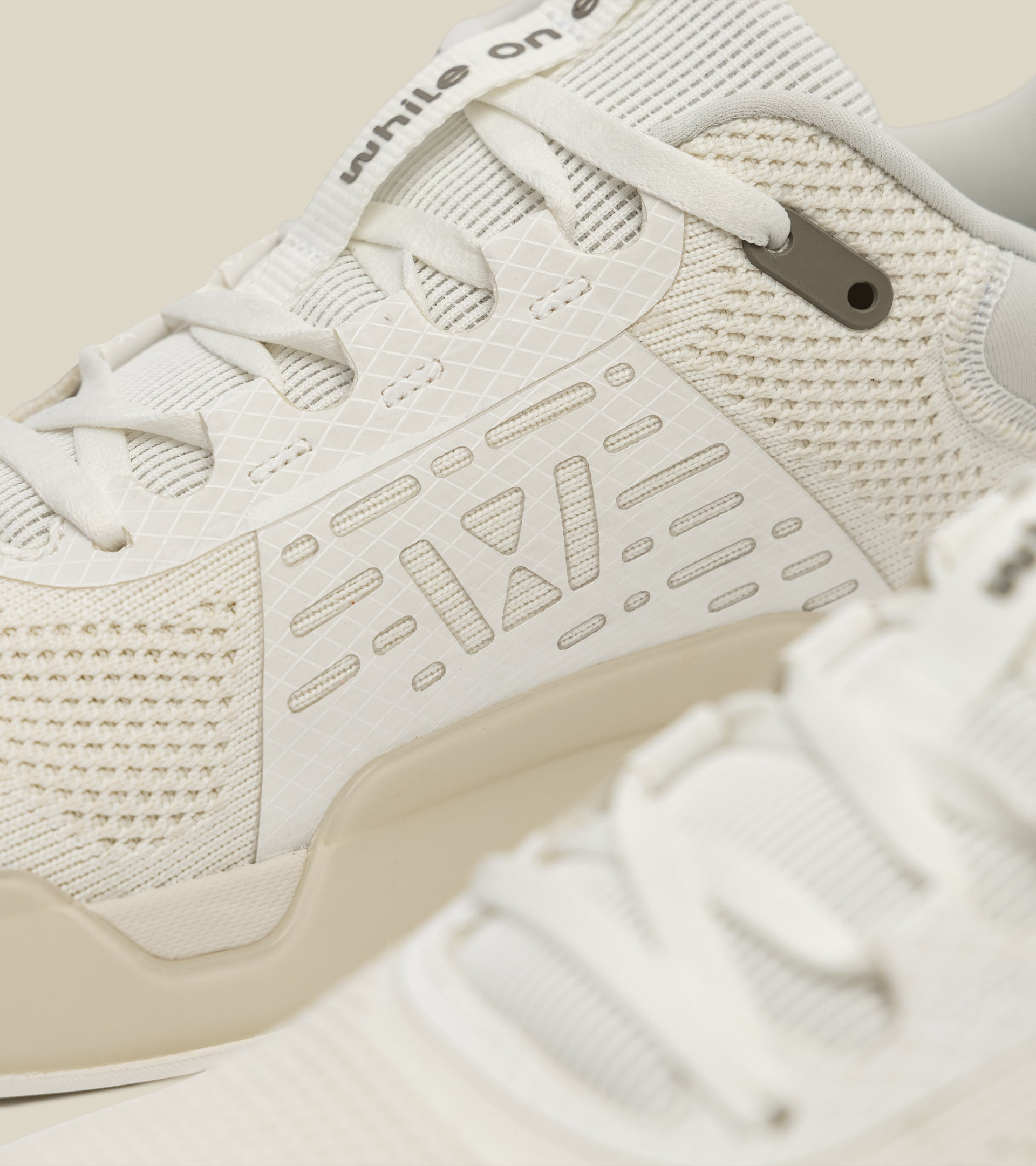 WHILE ON EARTH | Move Trainer Edición Wells