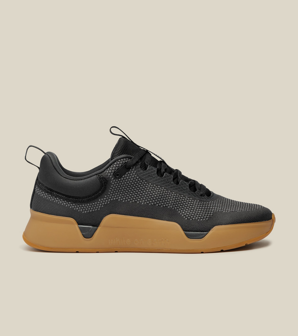 WHILE ON EARTH | Move Trainer Black/Gum