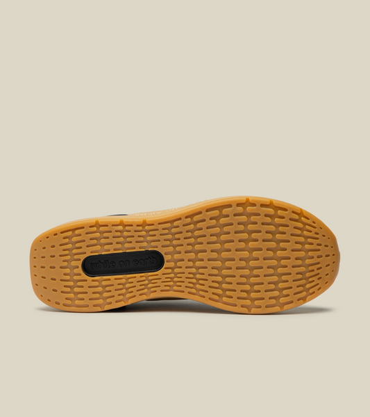 WHILE ON EARTH | Move Trainer Black/Gum