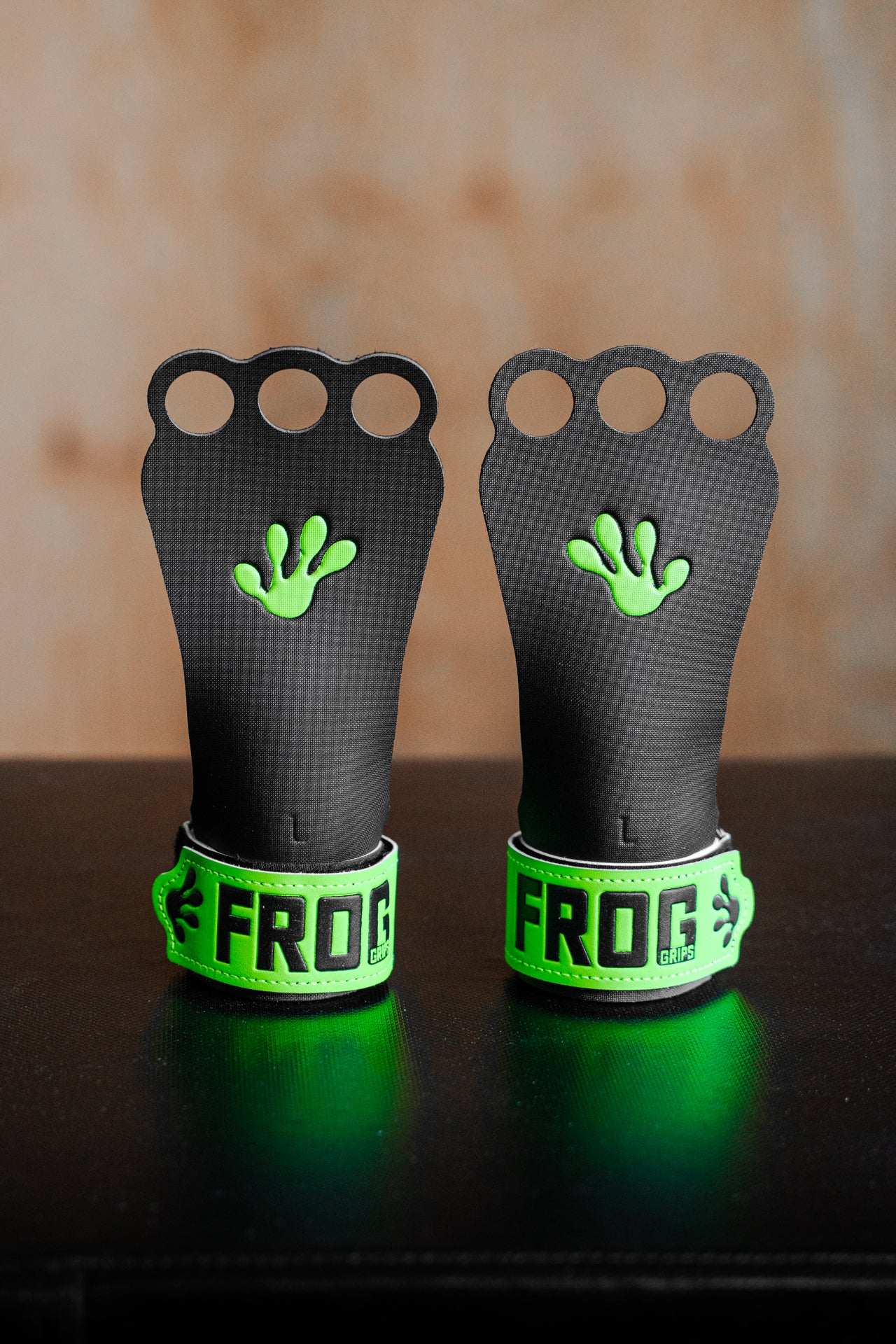 FROG GRIPS | Base Grips 2.0 - HD Green Fingerhole