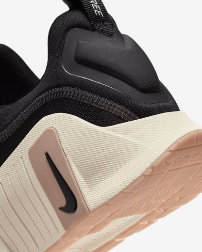 NIKE | Free Metcon 6 Black/Gum Light Brown