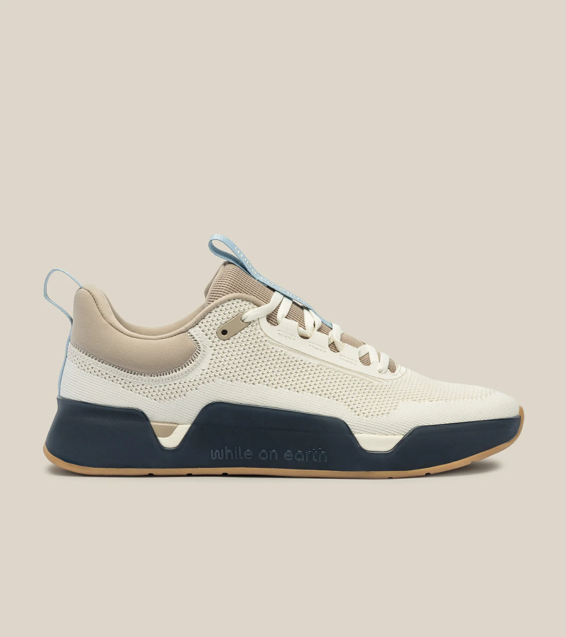 WHILE ON EARTH | Move Trainer Wheat/Midnight