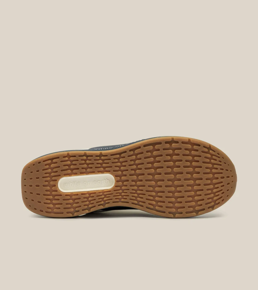 WHILE ON EARTH | Move Trainer Wheat/Midnight