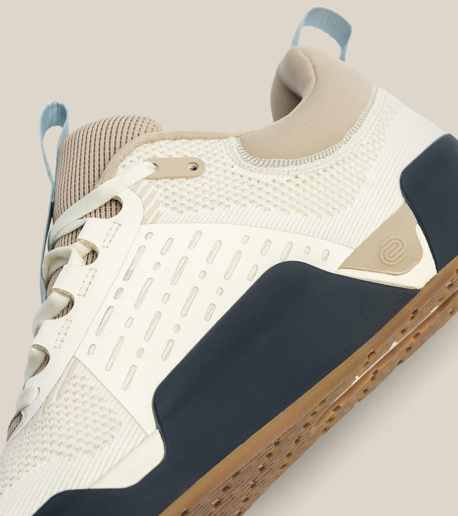 WHILE ON EARTH | Move Trainer Wheat/Midnight